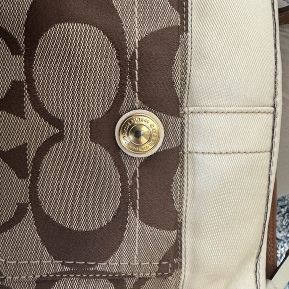 ❤HOST PICK ❤  Signature Coach Handbag - Picture 9 of 12